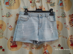 9/10A-Short jeans con borchiette 